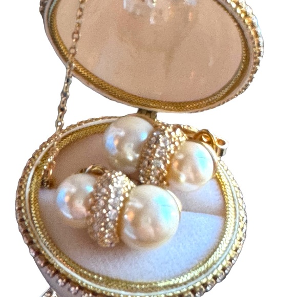 Vintage C1980s gold simulated pearl rhinestone clip on earrings stamped designer - Picture 4 of 14